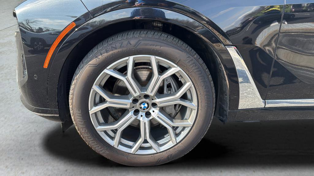 Used 2025 BMW X7 xDrive40i w/ Climate Comfort Package image 16