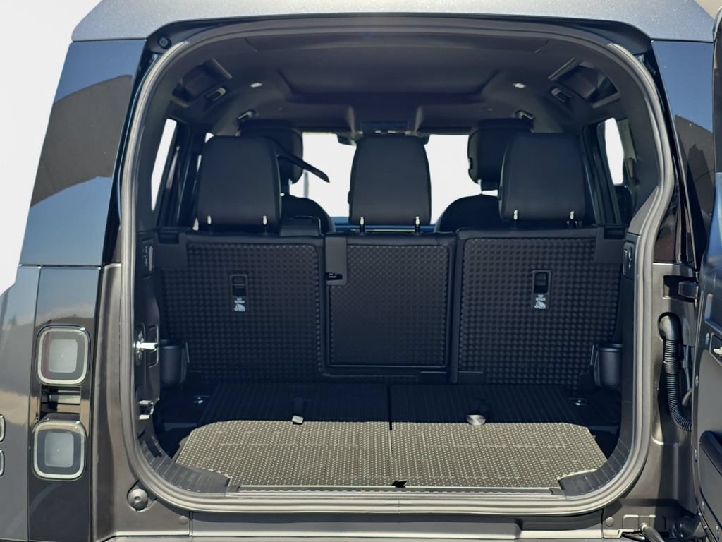 New 2026 Land Rover Defender 110 X-Dynamic SE AWD/4WD image 12
