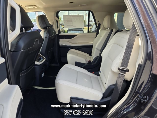 New 2027 Lincoln Navigator Premiere AWD/4WD image 9