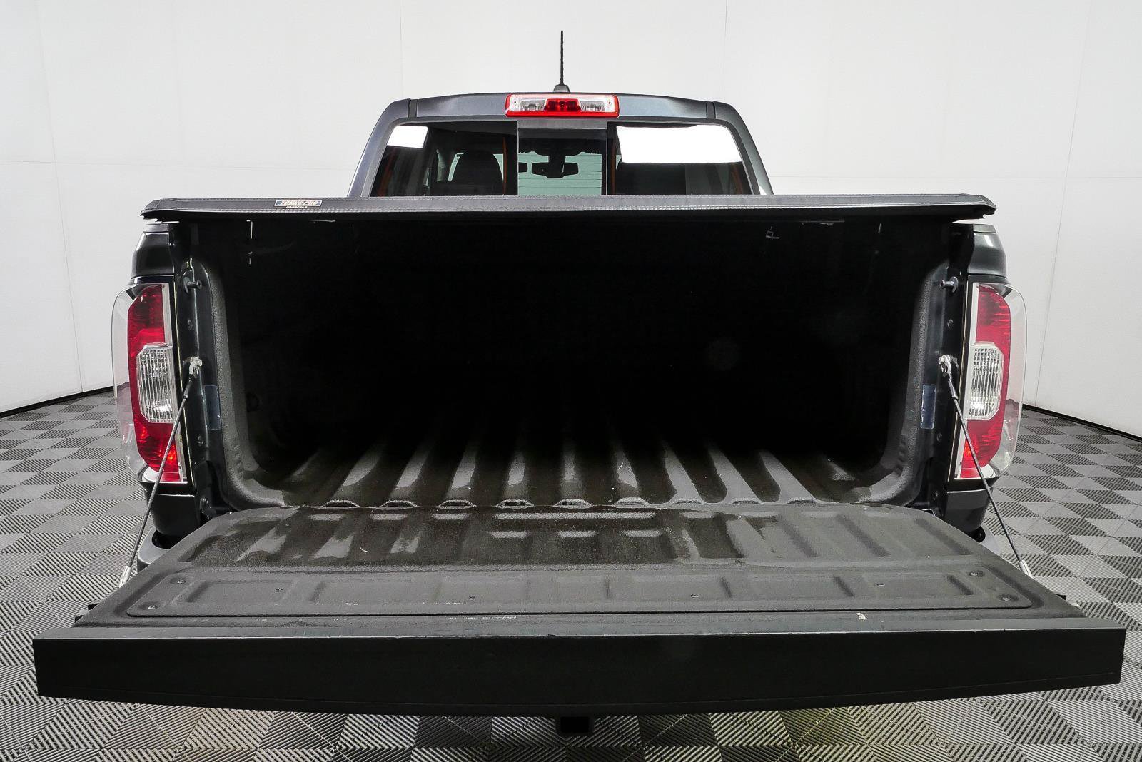 Used 2016 GMC Canyon SLE w/ All Terrain Package AWD/4WD image 28