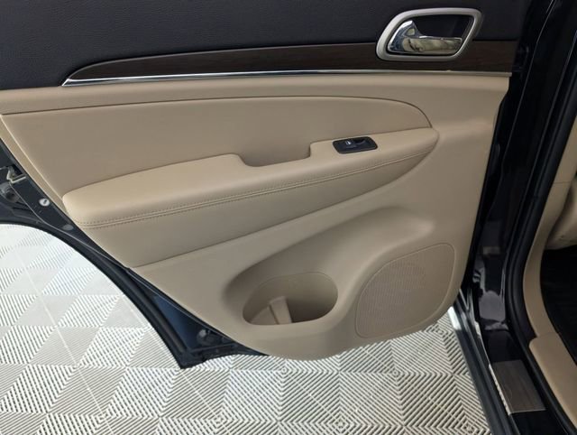 Used 2018 Jeep Grand Cherokee Limited w/ Luxury Group II image 29