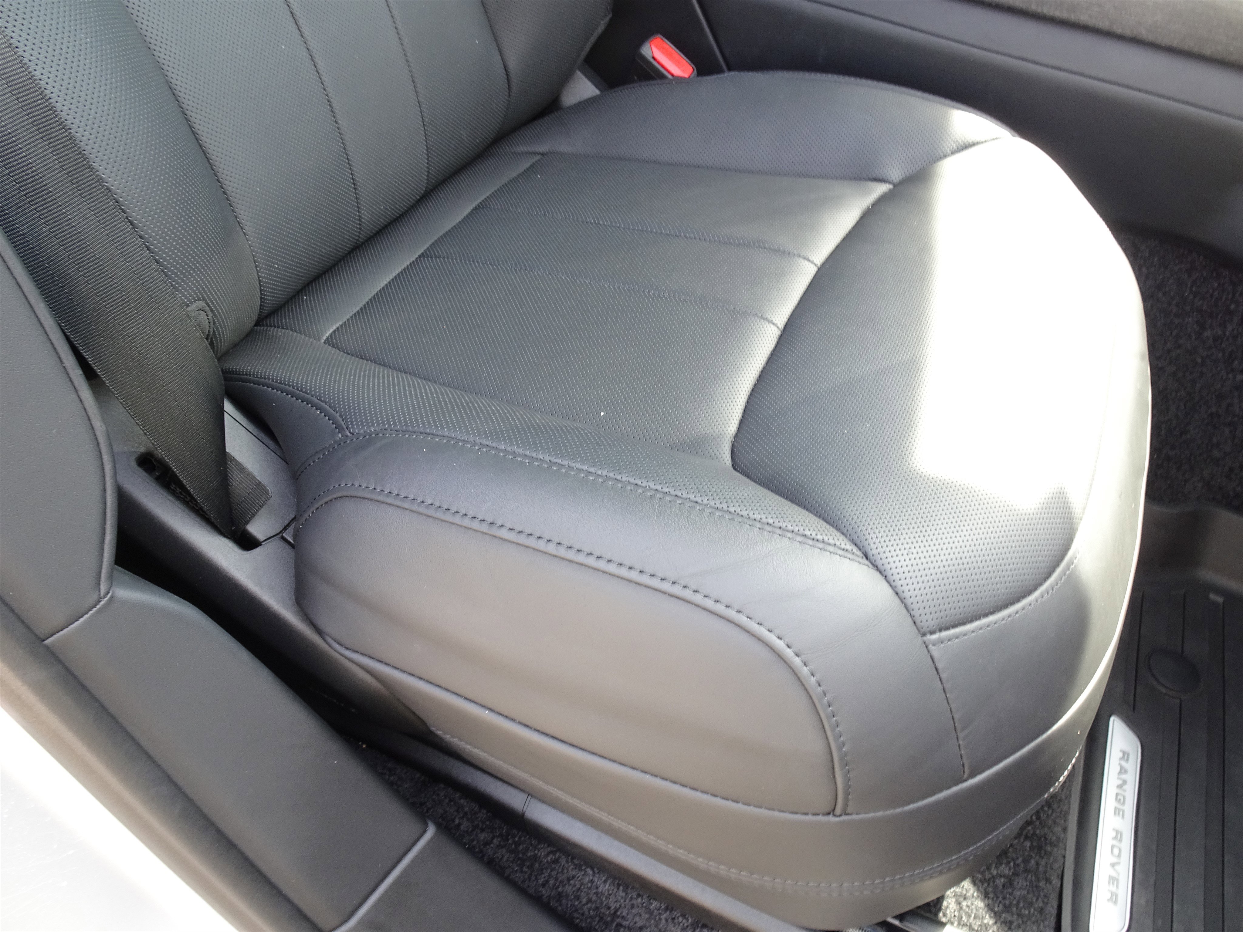 Certified 2024 Land Rover Range Rover SE AWD/4WD image 28