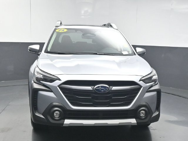 Used 2025 Subaru Outback Touring w/ Popular Package #2 AWD/4WD image 3