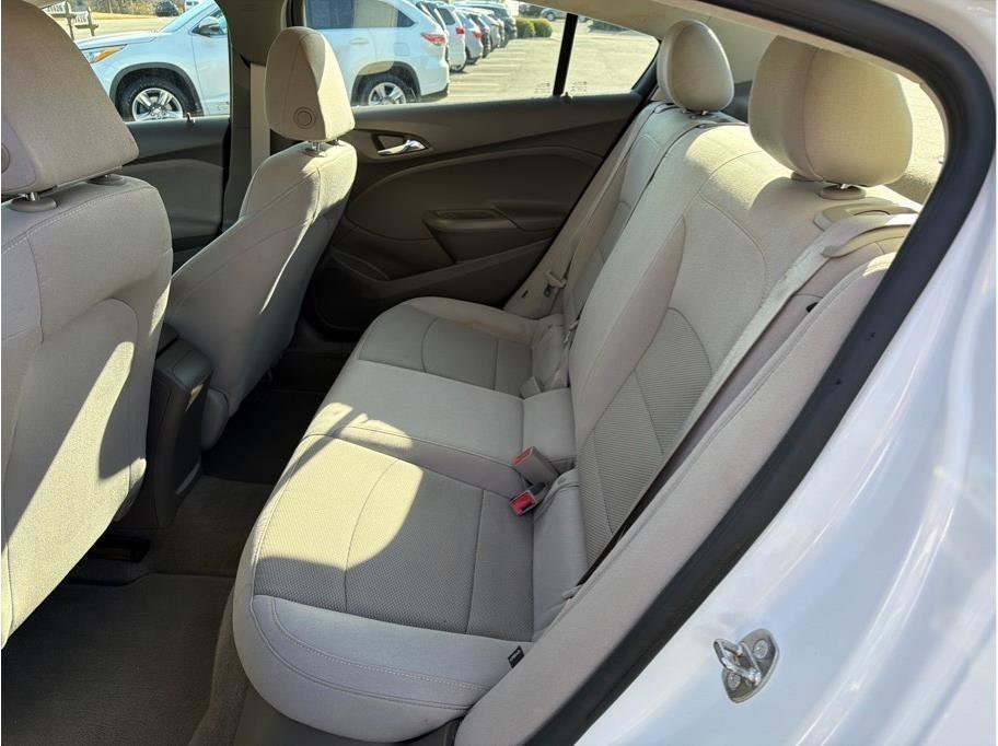 Used 2017 Chevrolet Cruze LS FWD image 10