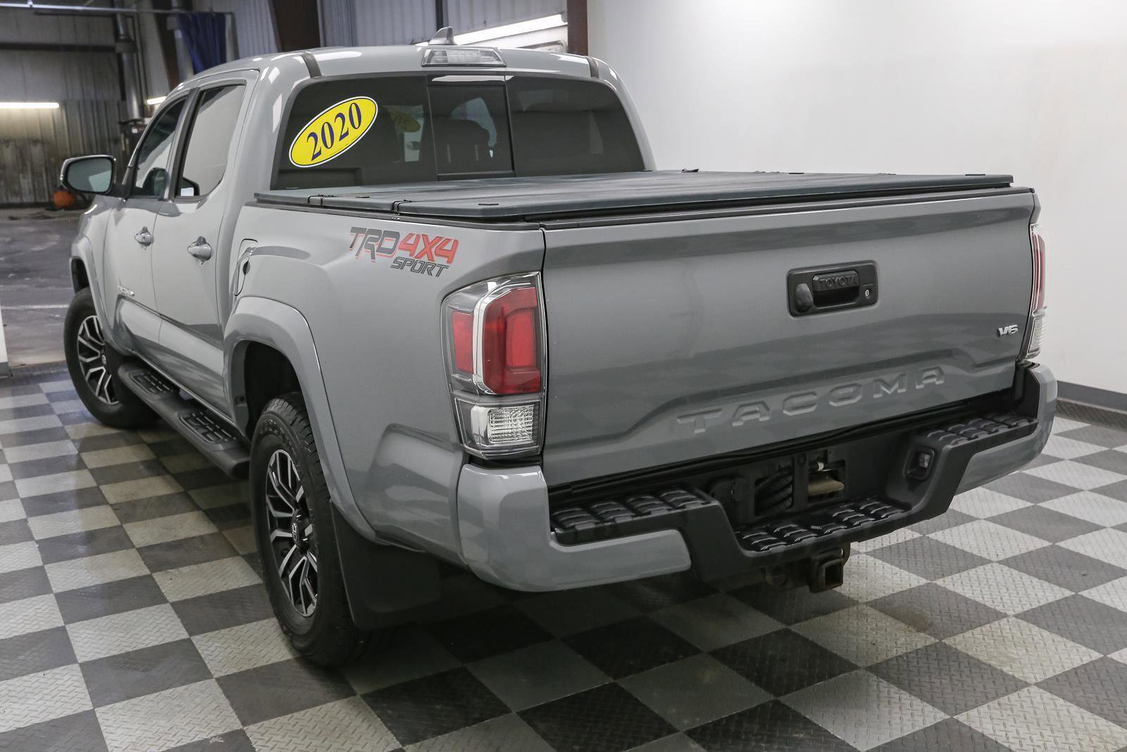 Used 2020 Toyota Tacoma TRD Sport image 10