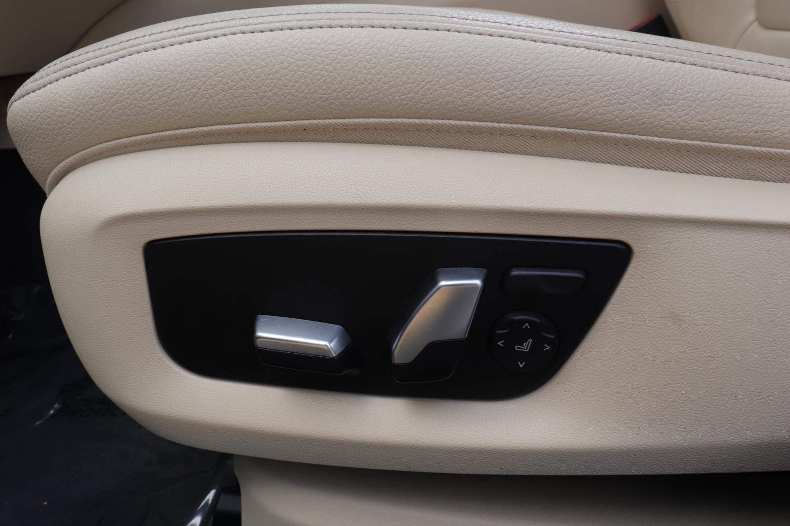 Used 2019 BMW 530i w/ Convenience Package image 23