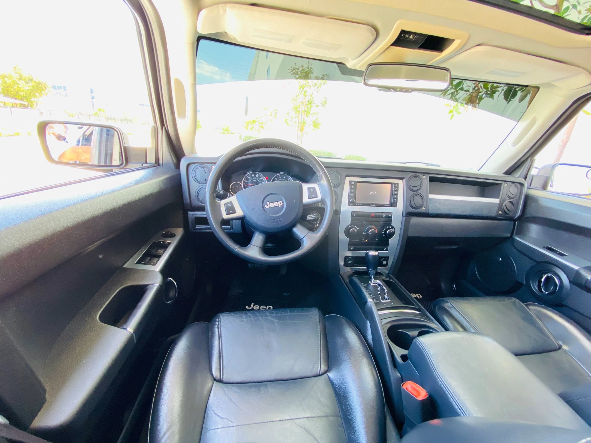 Used 2010 Jeep Commander Sport w/ Sun/Sound Group RWD image 24