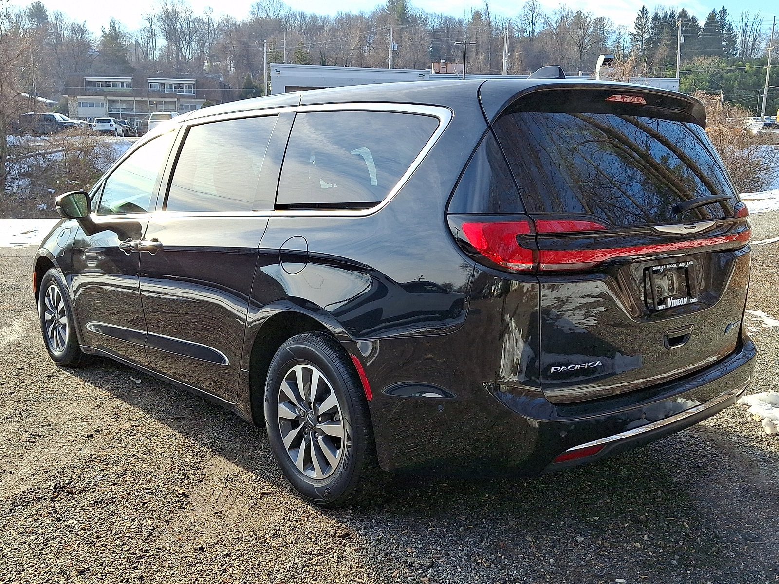Certified 2023 Chrysler Pacifica Touring-L image 4