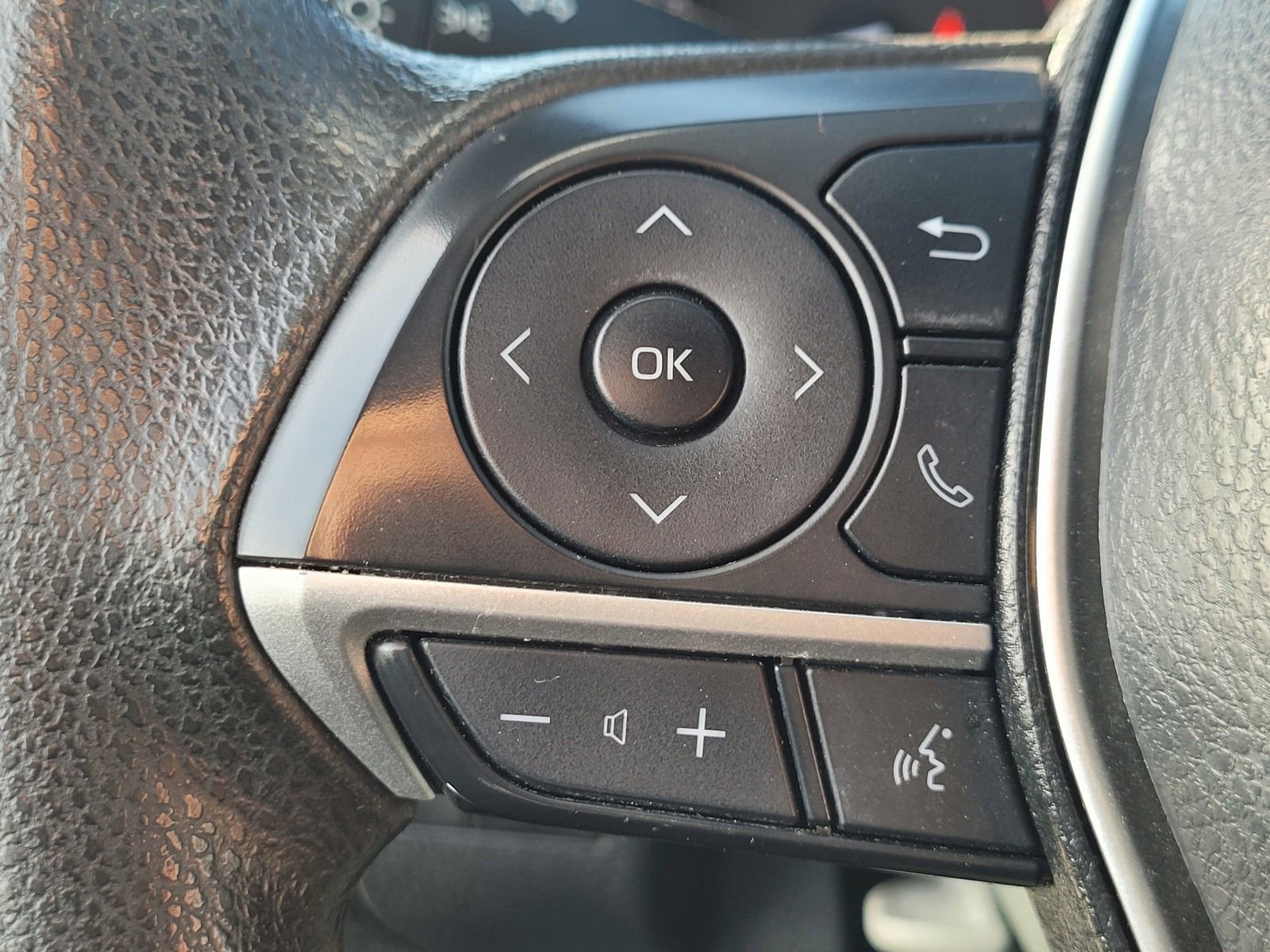 Used 2021 Toyota Camry LE image 23