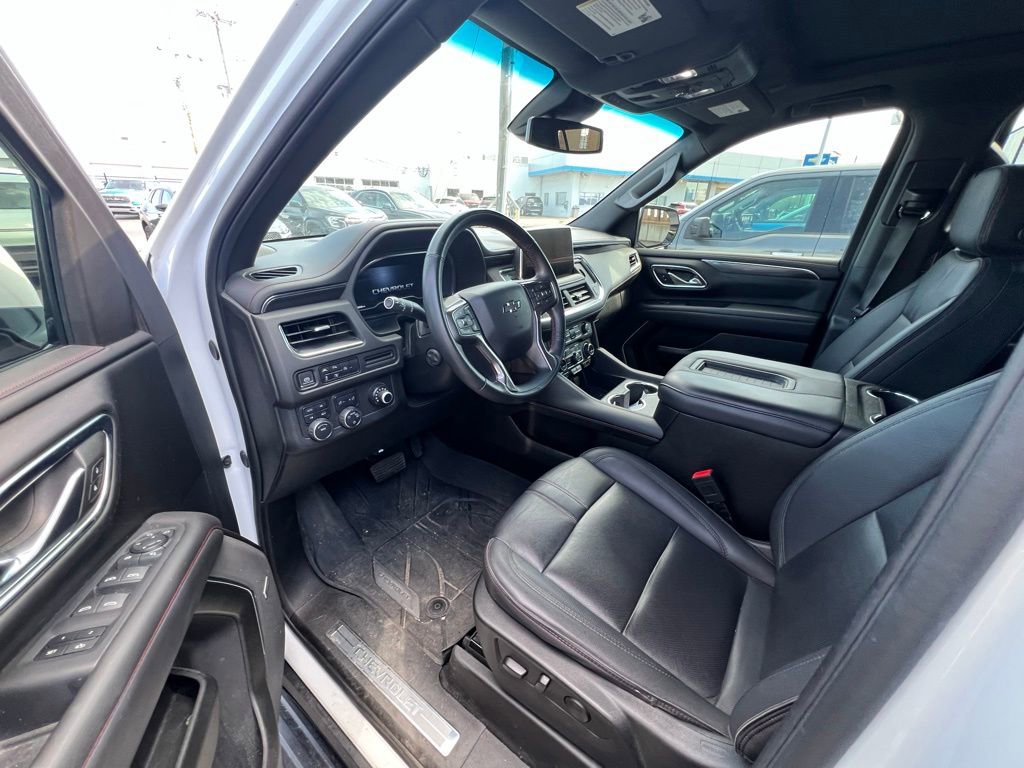 Used 2023 Chevrolet Suburban RST w/ Luxury Package image 5