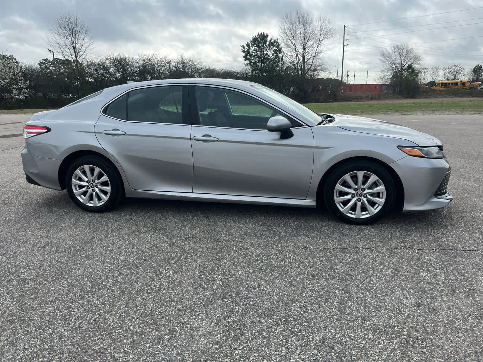 Used 2020 Toyota Camry LE image 7