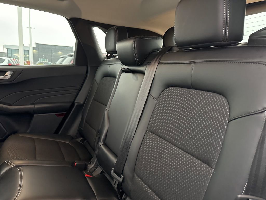 Used 2025 Ford Escape SE image 19
