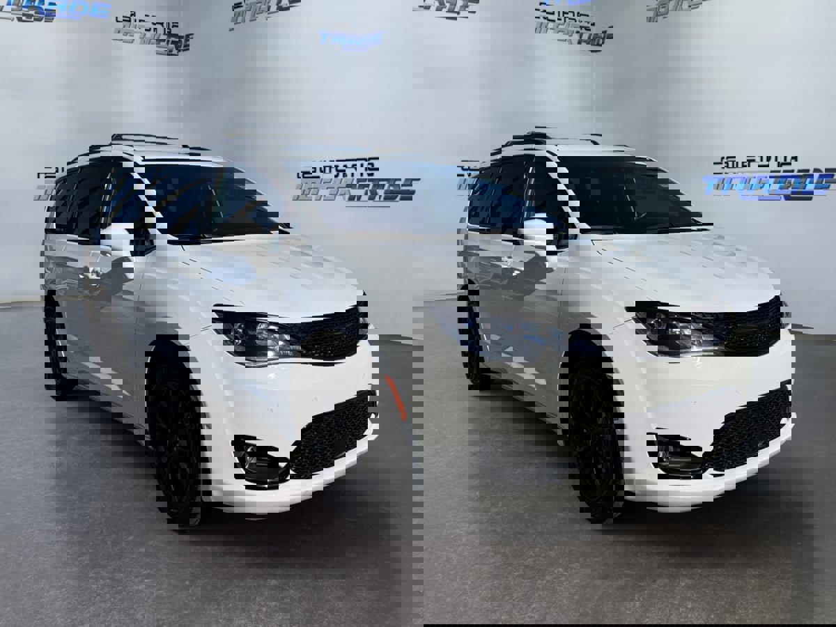 Used 2020 Chrysler Pacifica Touring-L image 3