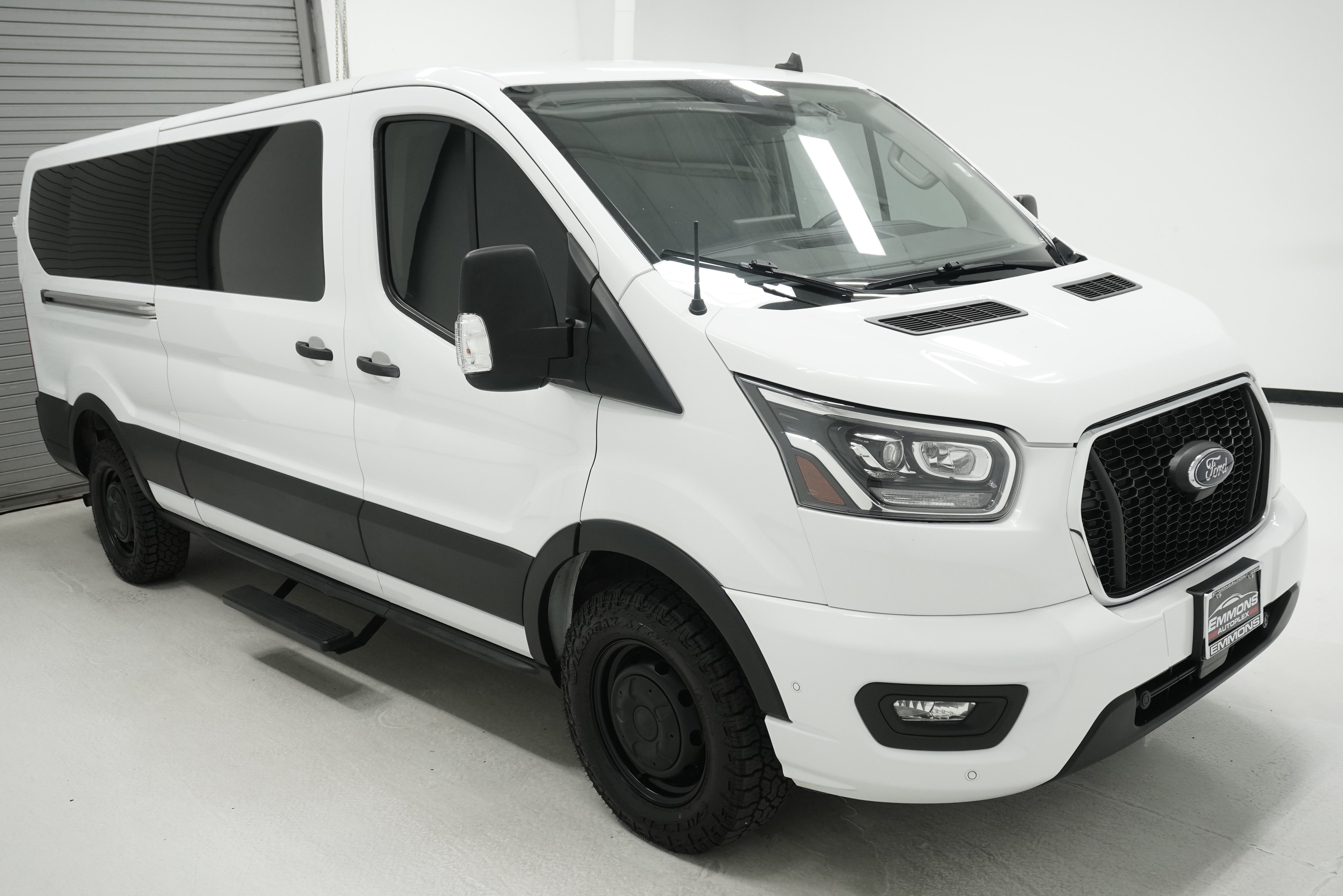 Used 2023 Ford Transit 350 XLT RWD image 3