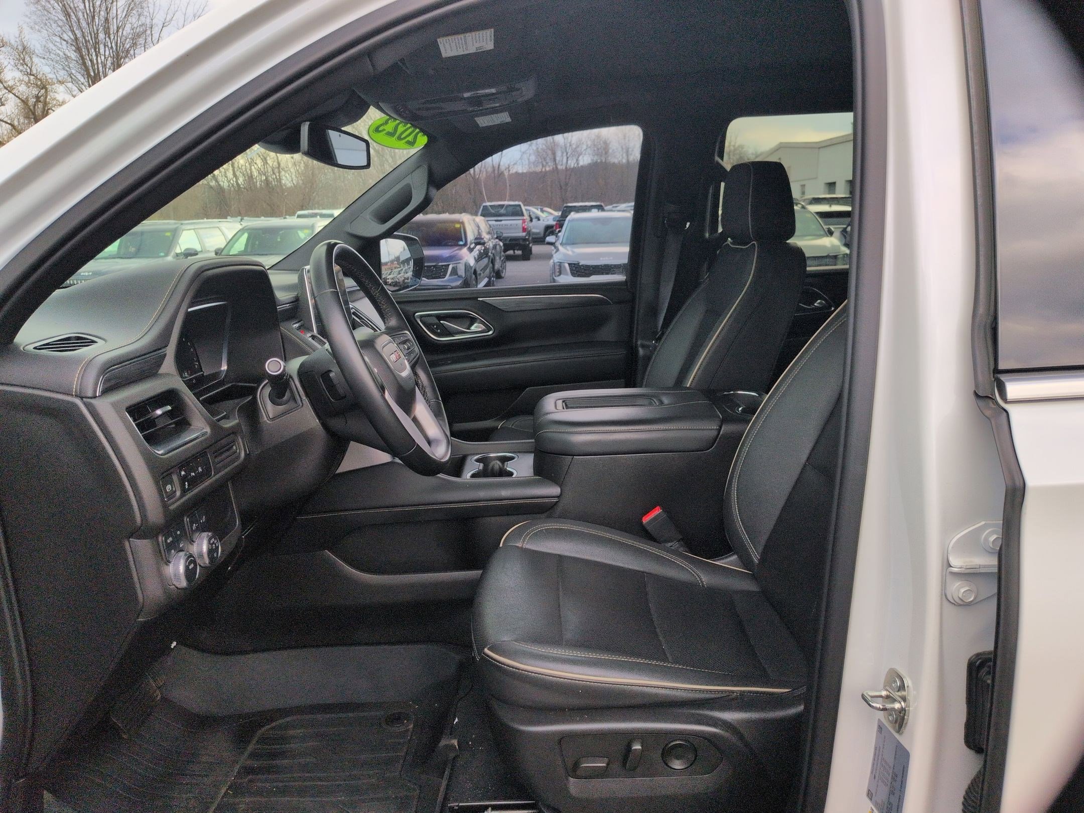 Used 2023 GMC Yukon SLT AWD/4WD image 12