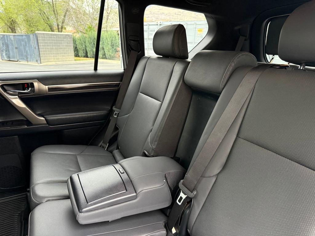 Used 2020 Lexus GX 460 Premium w/ Premium Package image 30