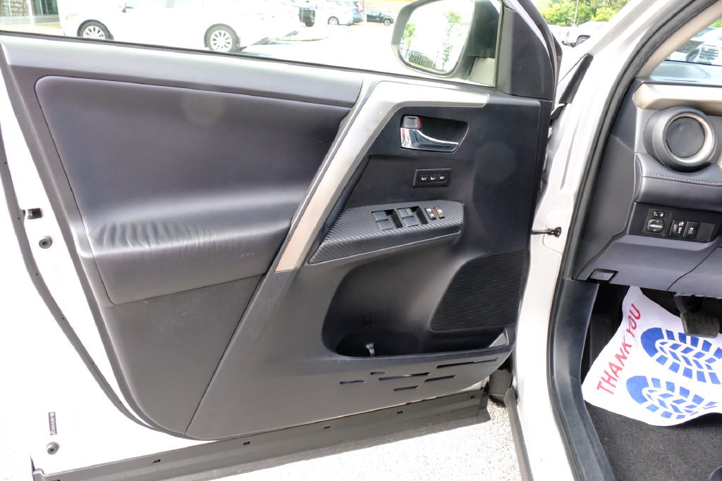 Used 2013 Toyota RAV4 Limited AWD/4WD image 9