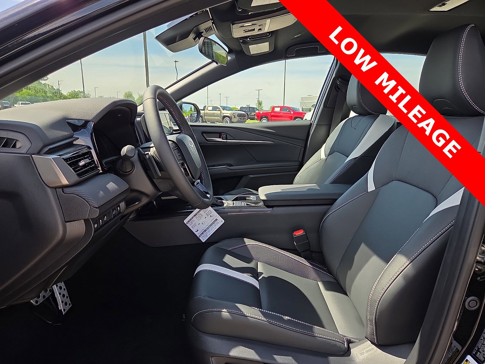 Used 2025 Toyota Camry SE FWD image 15