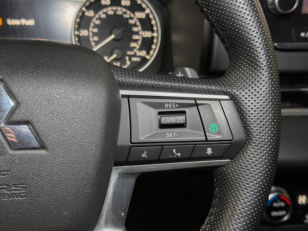Used 2024 Mitsubishi Outlander AWD image 38