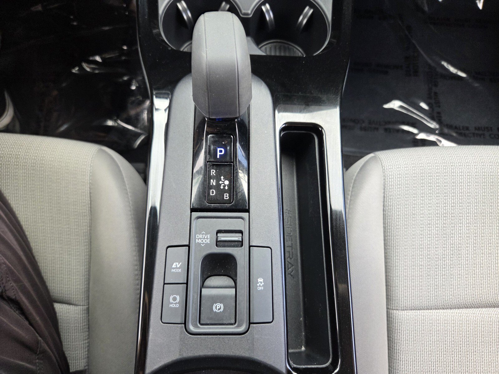 Used 2024 Toyota Prius LE FWD image 22