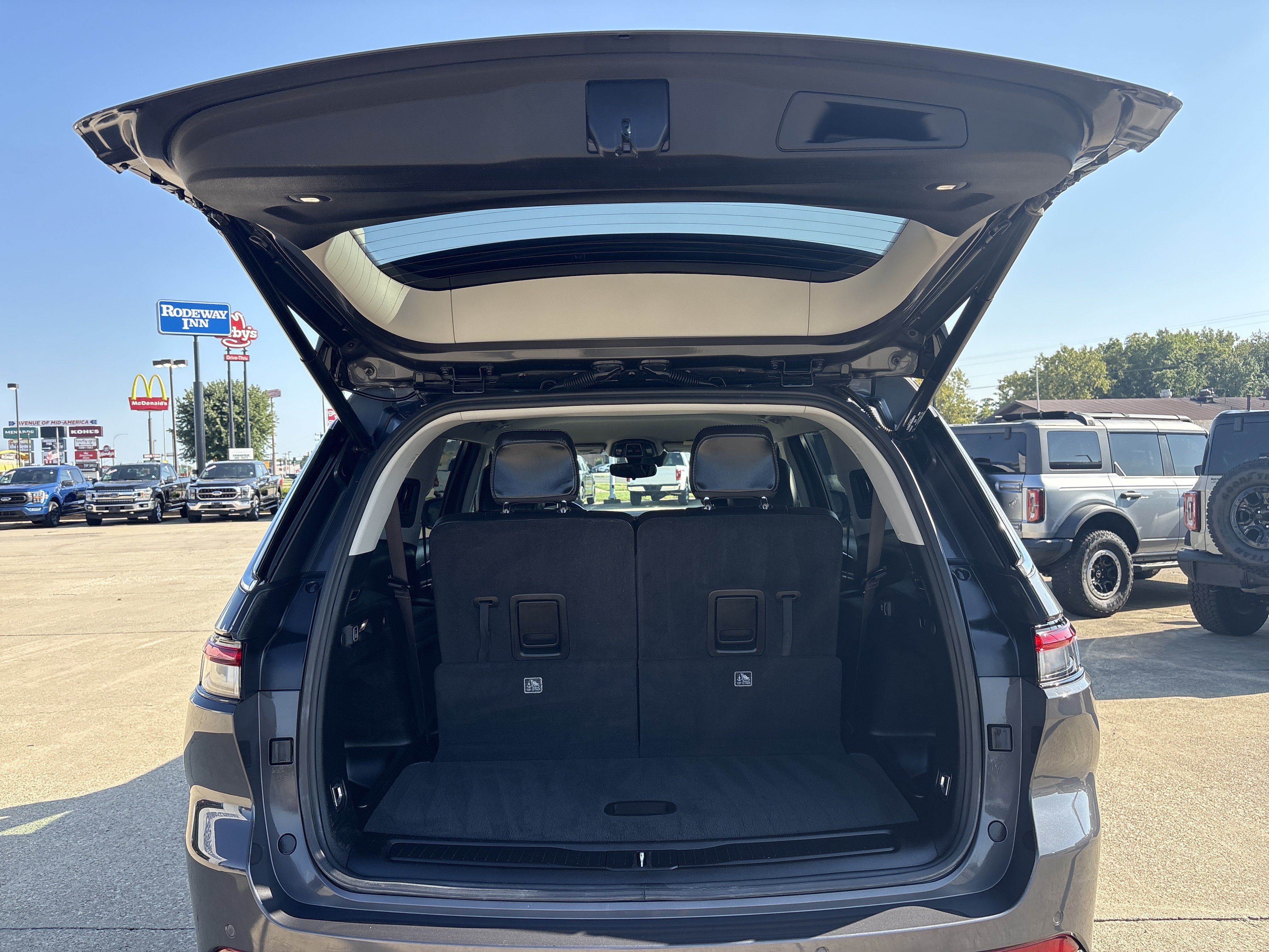 Used 2022 Jeep Grand Cherokee L Limited AWD/4WD image 5