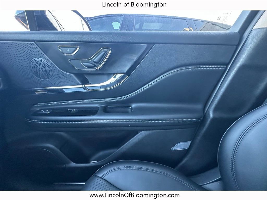 New 2025 Lincoln Corsair AWD w/ Equipment Group 101A image 16