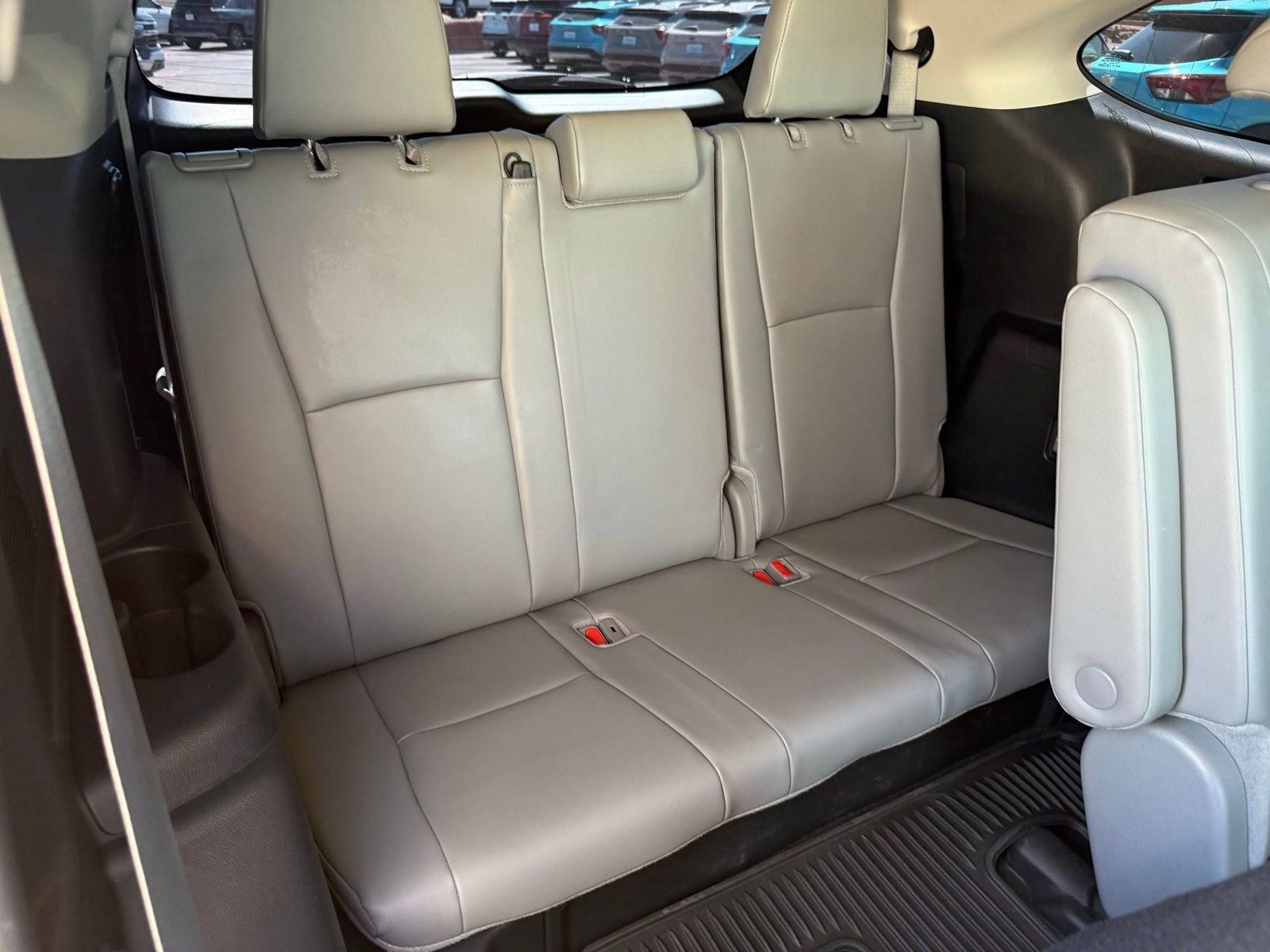 Used 2024 Toyota Highlander XLE AWD/4WD image 42