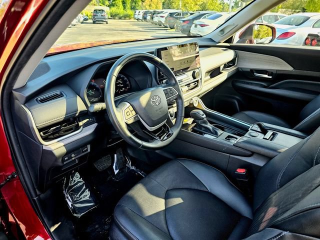 Used 2024 Toyota Grand Highlander AWD image 14