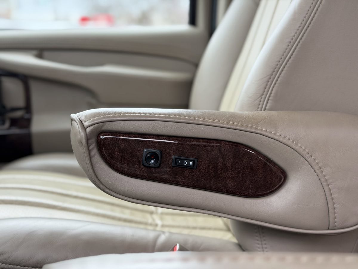 Used 2012 Chevrolet Express 1500 image 32