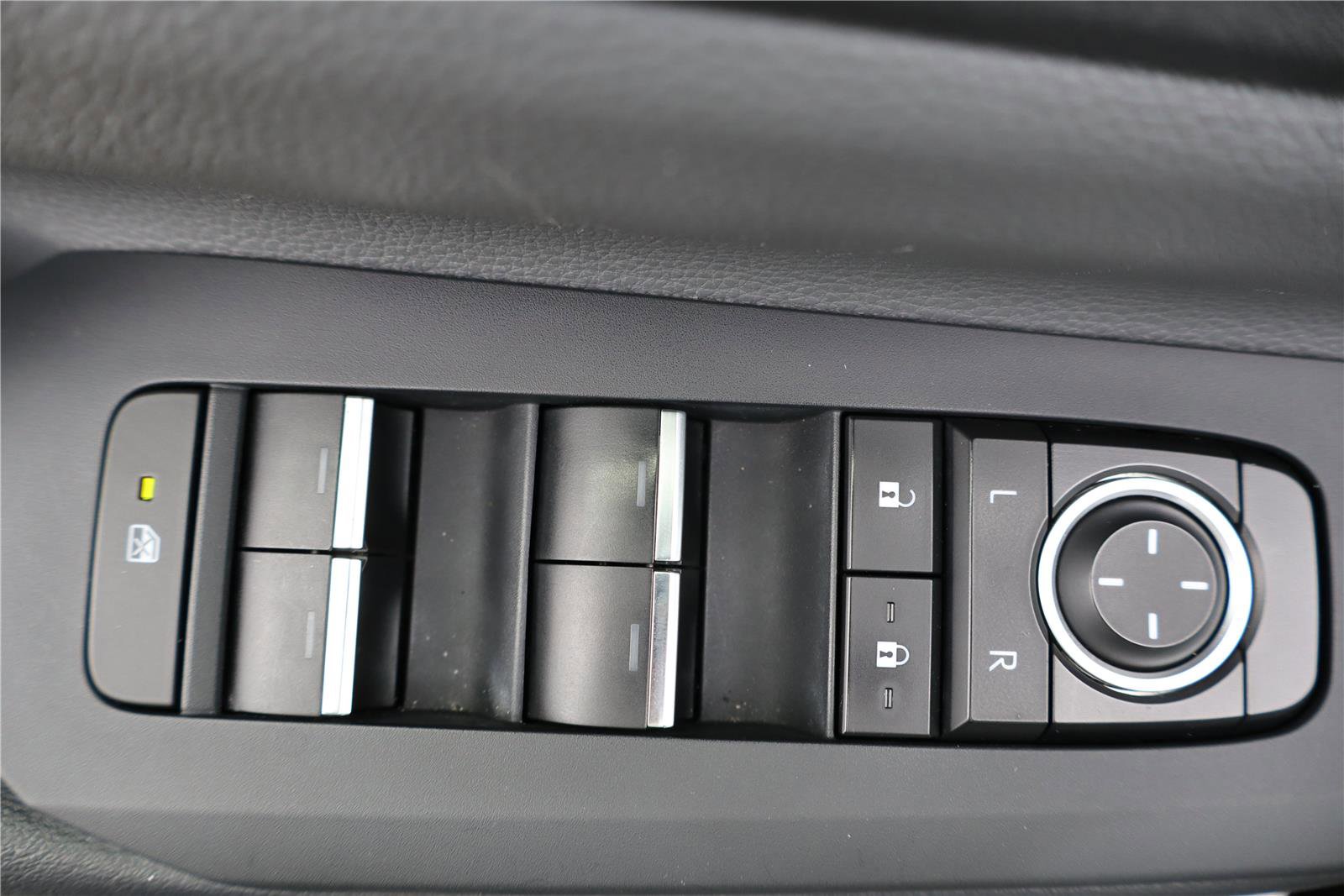 Used 2023 Toyota Prius XLE image 14