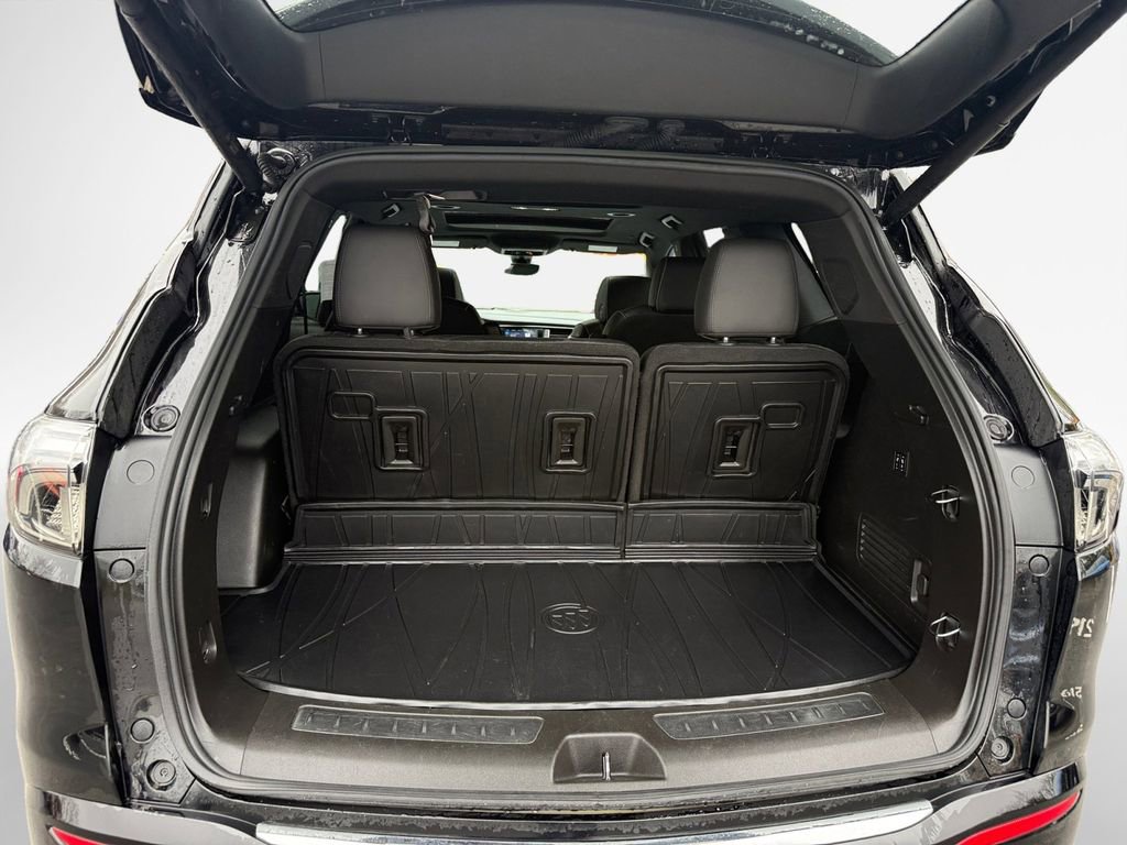 Used 2023 Buick Enclave Avenir image 25