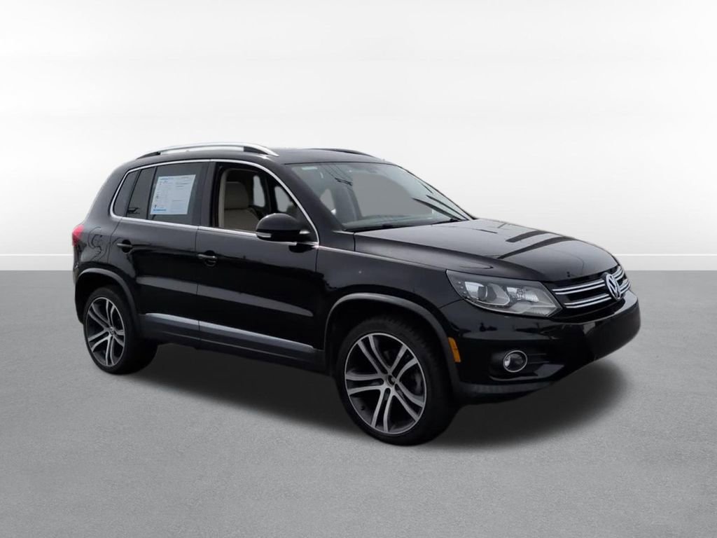 Used 2017 Volkswagen Tiguan SEL FWD image 3