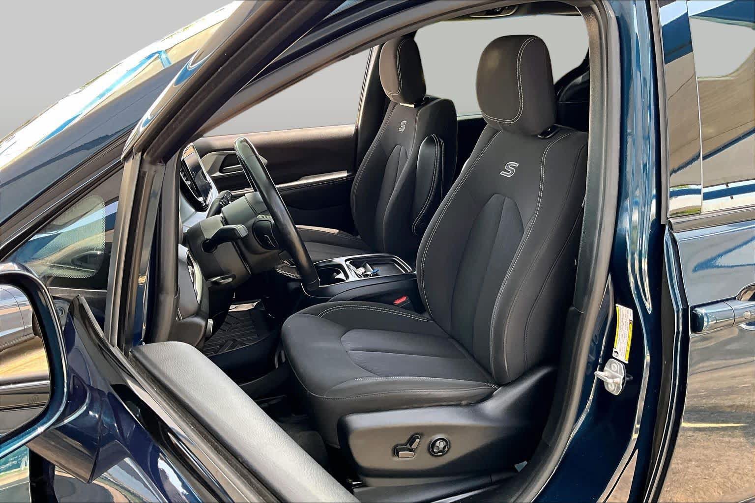 Used 2021 Chrysler Pacifica Touring w/ S Appearance Package FWD image 8