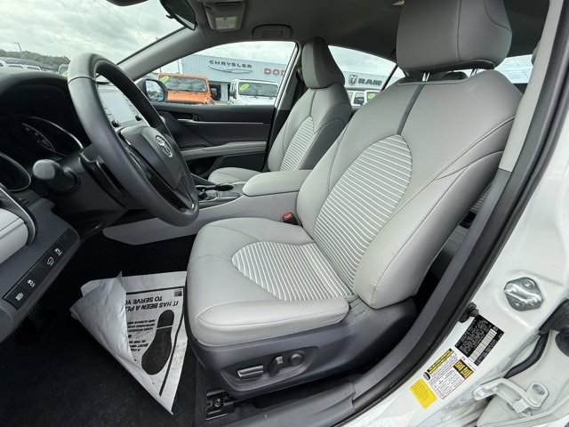 Used 2024 Toyota Camry SE image 9
