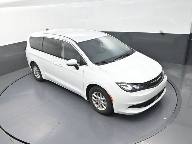 Used 2023 Chrysler Voyager LX image 23