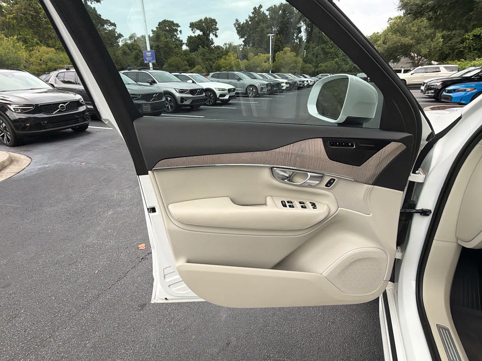Used 2023 Volvo XC90 B6 Plus w/ Protection Package Premier AWD/4WD image 60