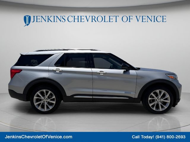 Used 2022 Ford Explorer Platinum w/ Equipment Group 601A AWD/4WD image 3