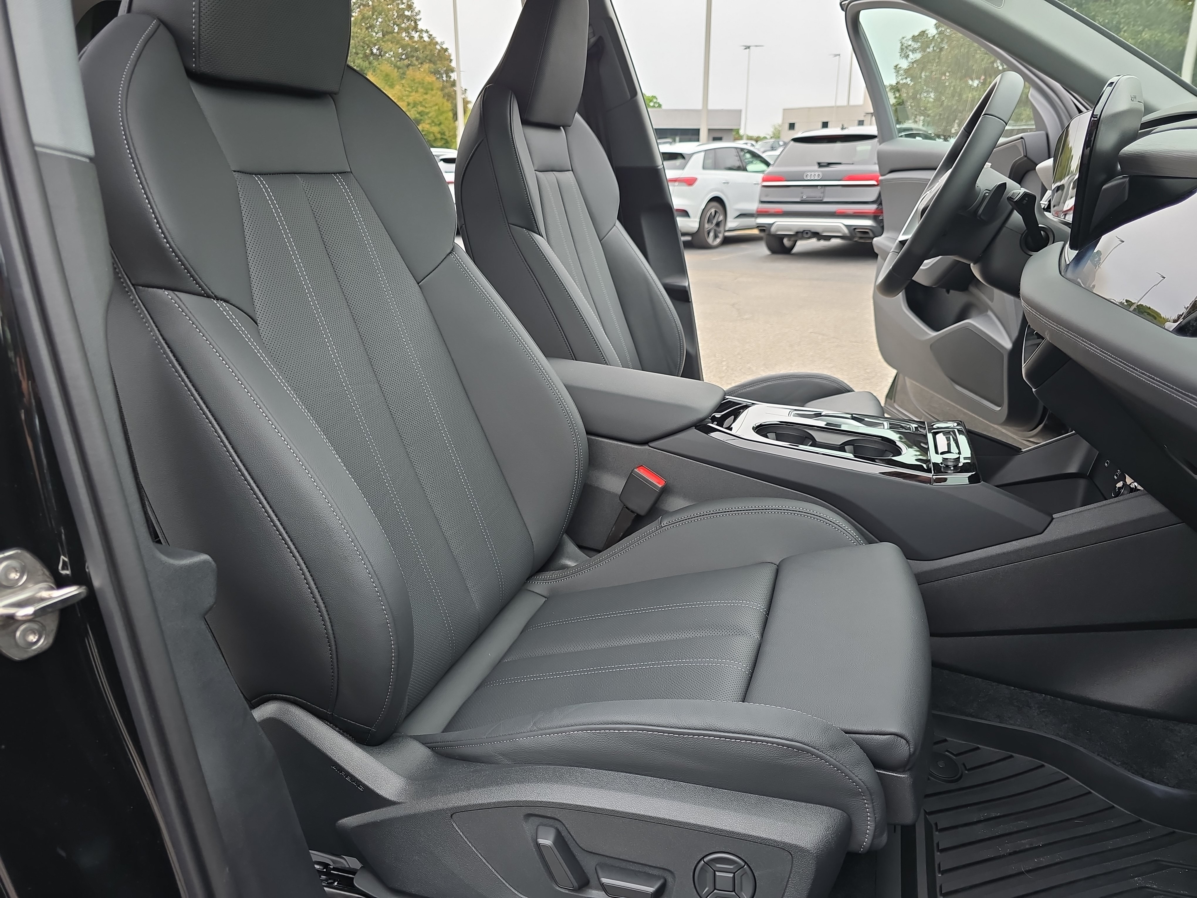 Used 2025 Audi Q6 e-tron Premium Plus w/ Premium Plus AWD/4WD image 10