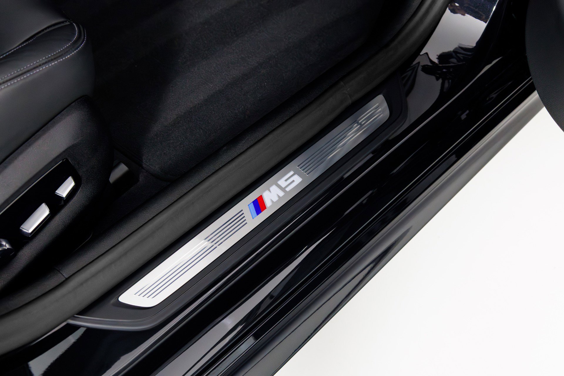 Used 2023 BMW M5 w/ Executive Package image 36