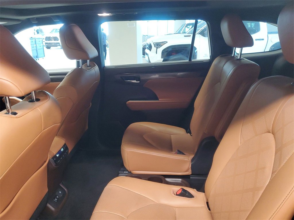 Certified 2021 Toyota Highlander Platinum image 10