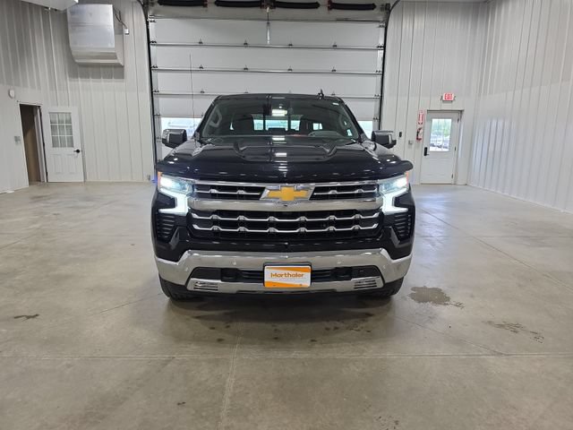 Used 2024 Chevrolet Silverado 1500 LTZ AWD/4WD image 3