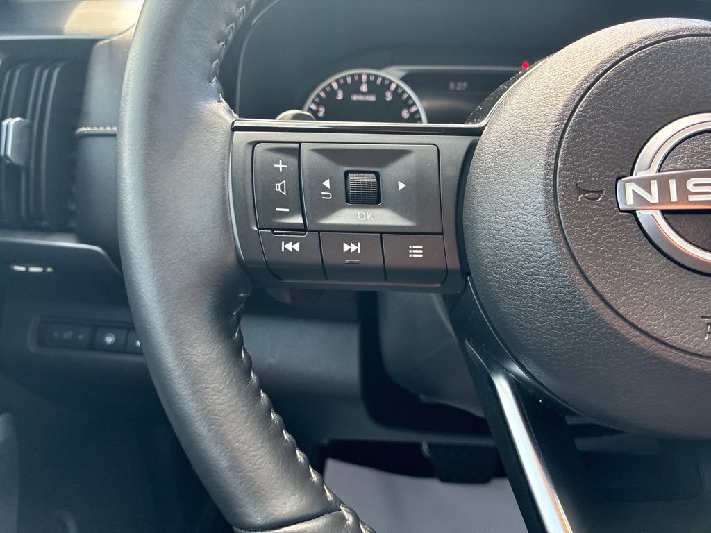 Used 2023 Nissan Pathfinder SL AWD/4WD image 23