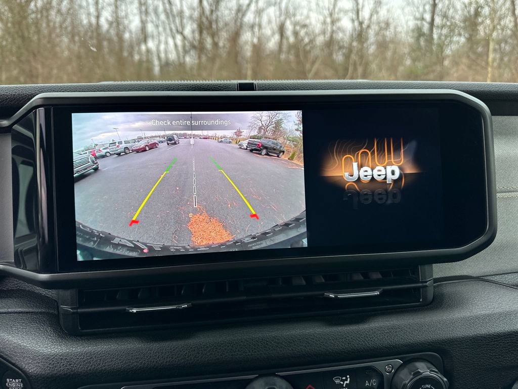 Used 2024 Jeep Wrangler Unlimited AWD/4WD image 17