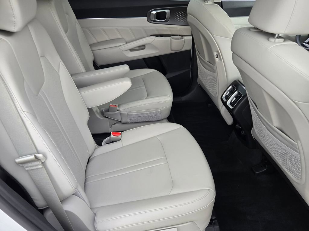 Used 2023 Kia Sorento SX image 16