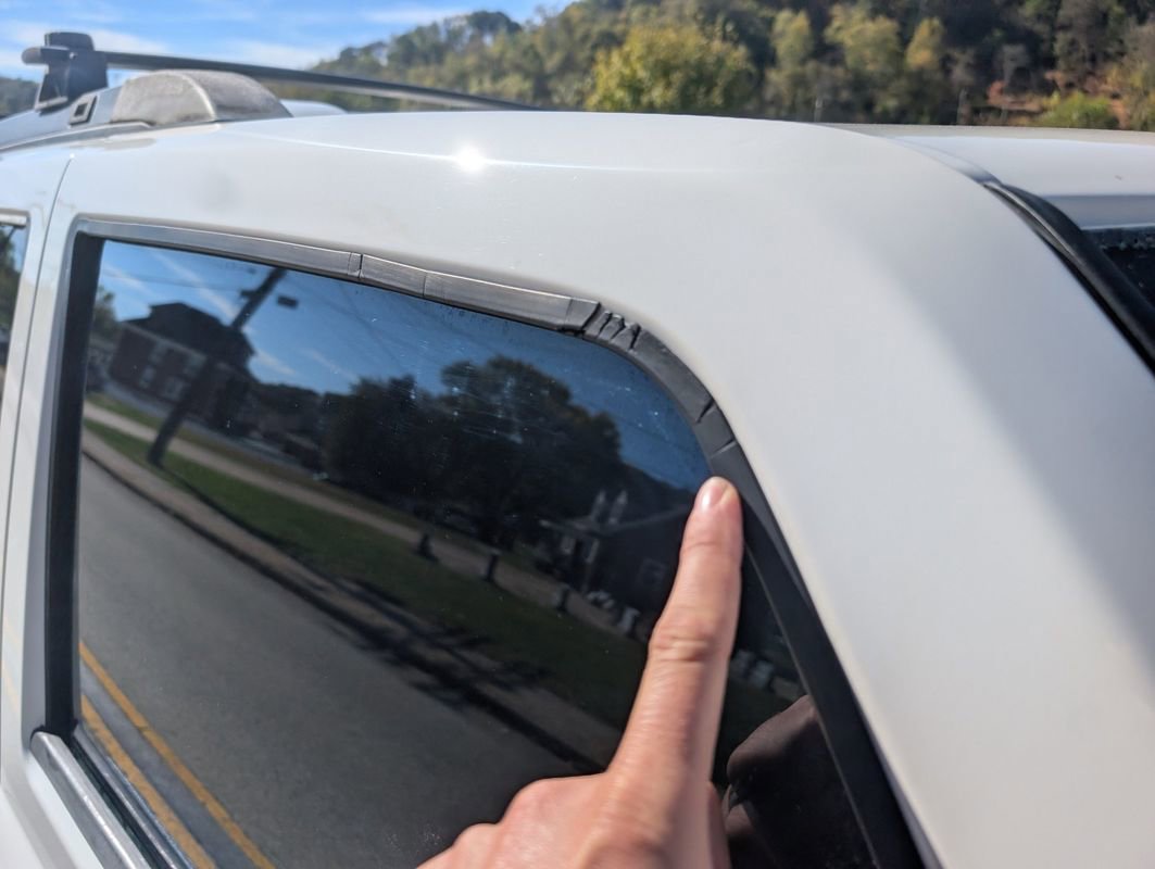 Used 2010 Jeep Commander Sport w/ Sun/Sound Group image 25