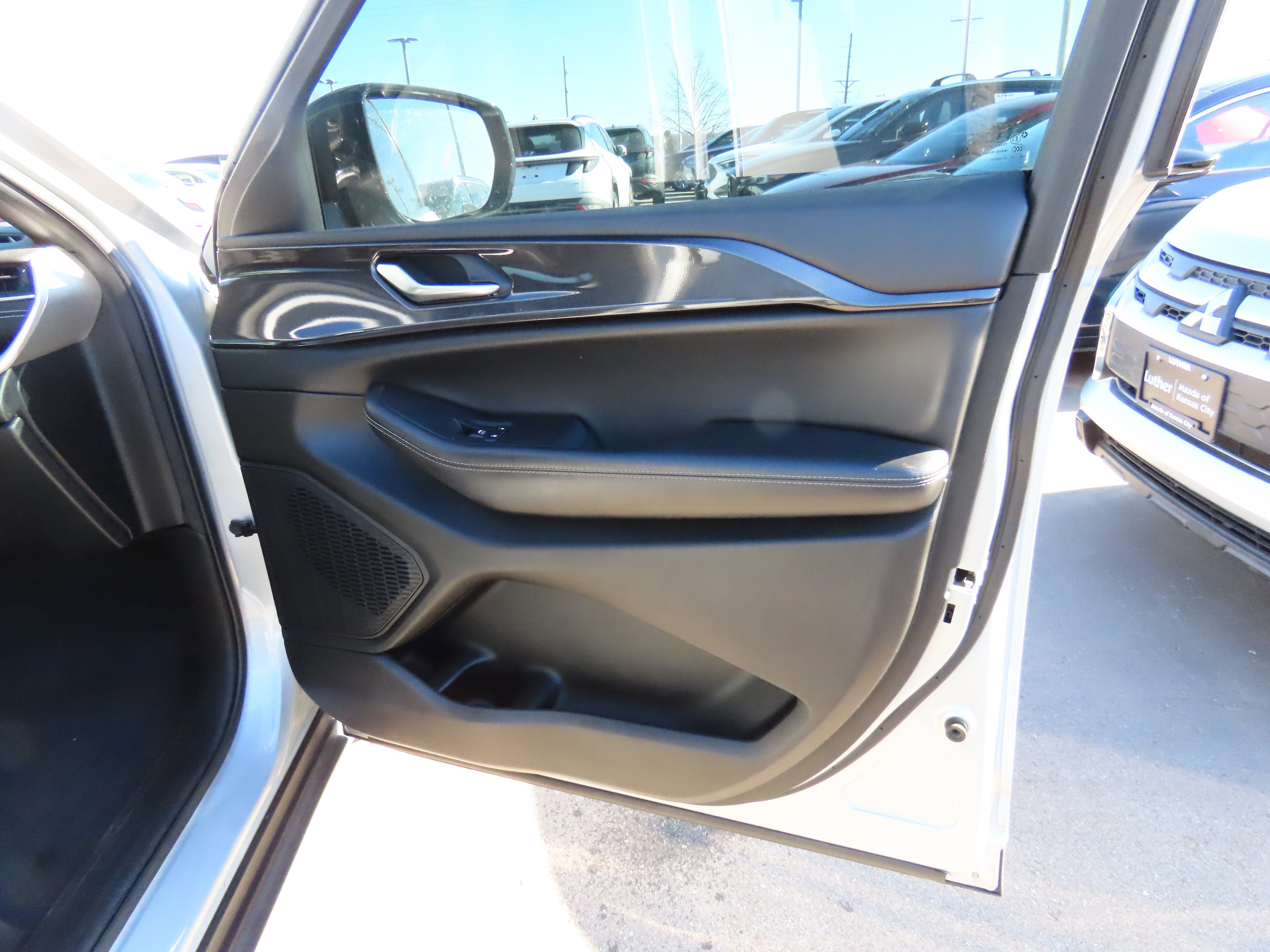 Used 2023 Jeep Grand Cherokee L Laredo image 10