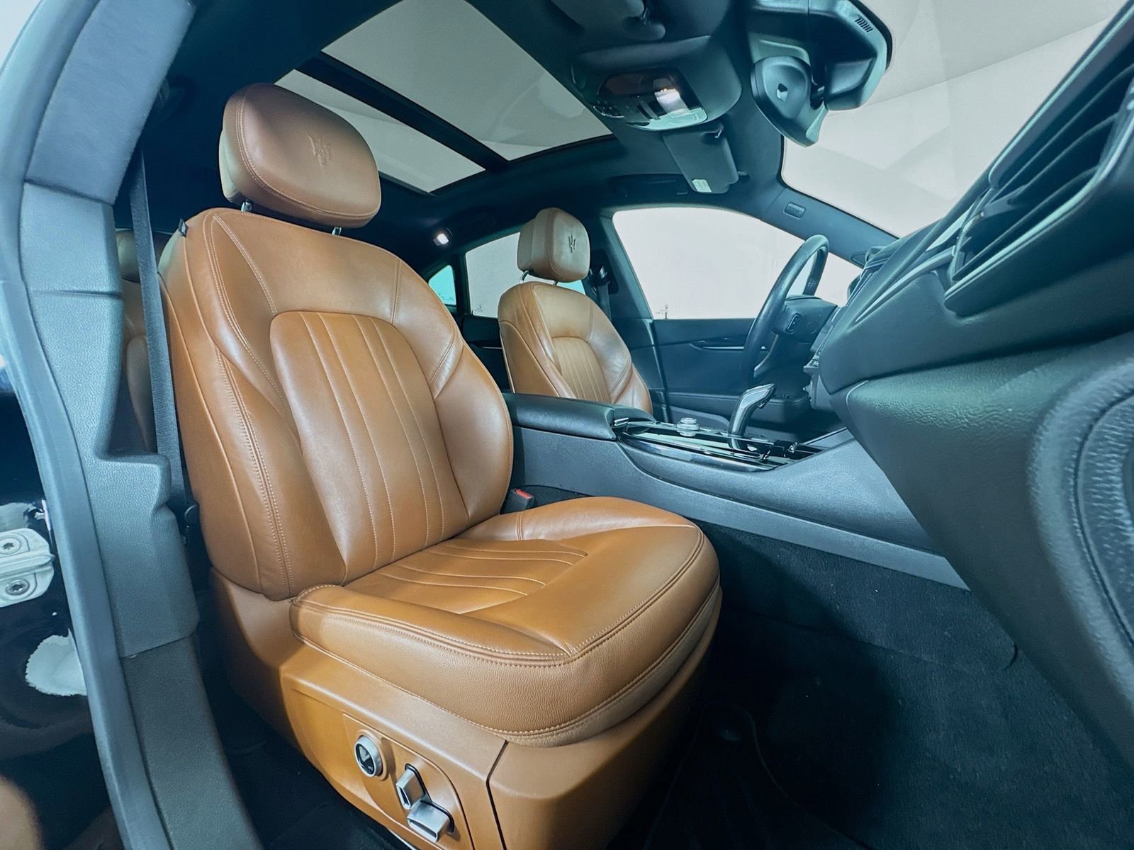 Used 2021 Maserati Levante image 25