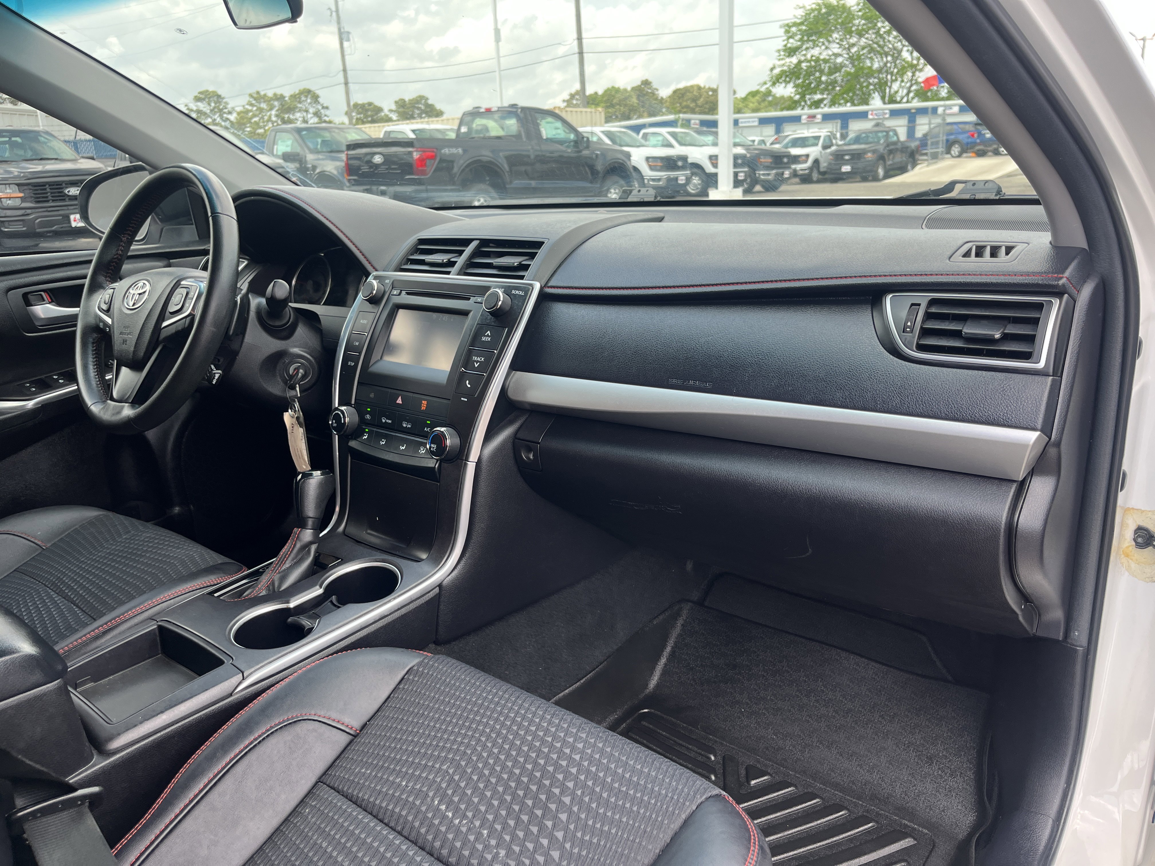 Used 2015 Toyota Camry XLE image 14