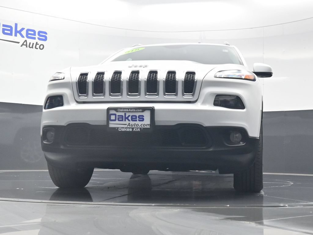 Used 2018 Jeep Cherokee Latitude Plus w/ Cold Weather Group AWD/4WD image 38