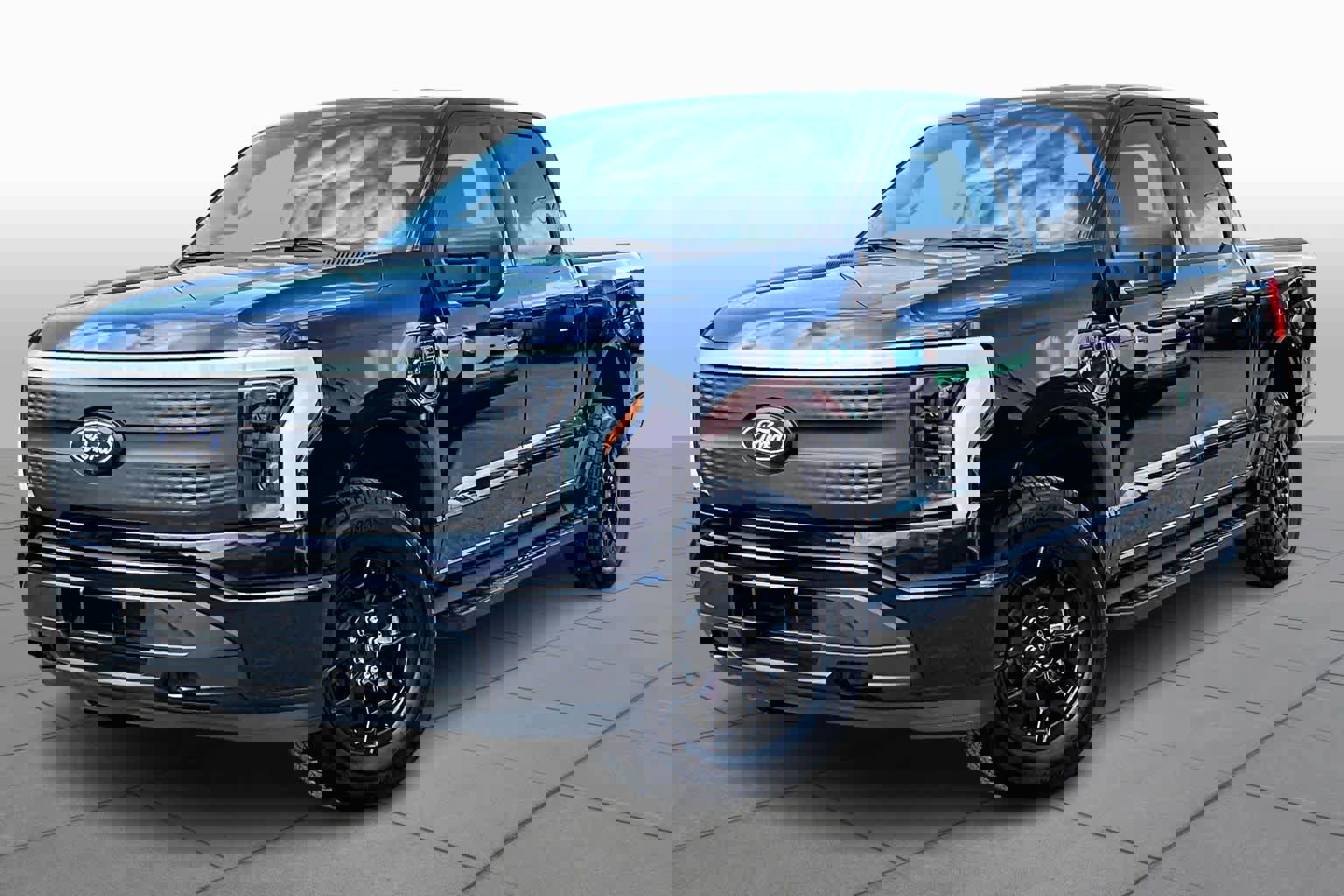 Certified 2025 Ford F150 Lightning XLT w/ Max Trailer Tow Package image 34